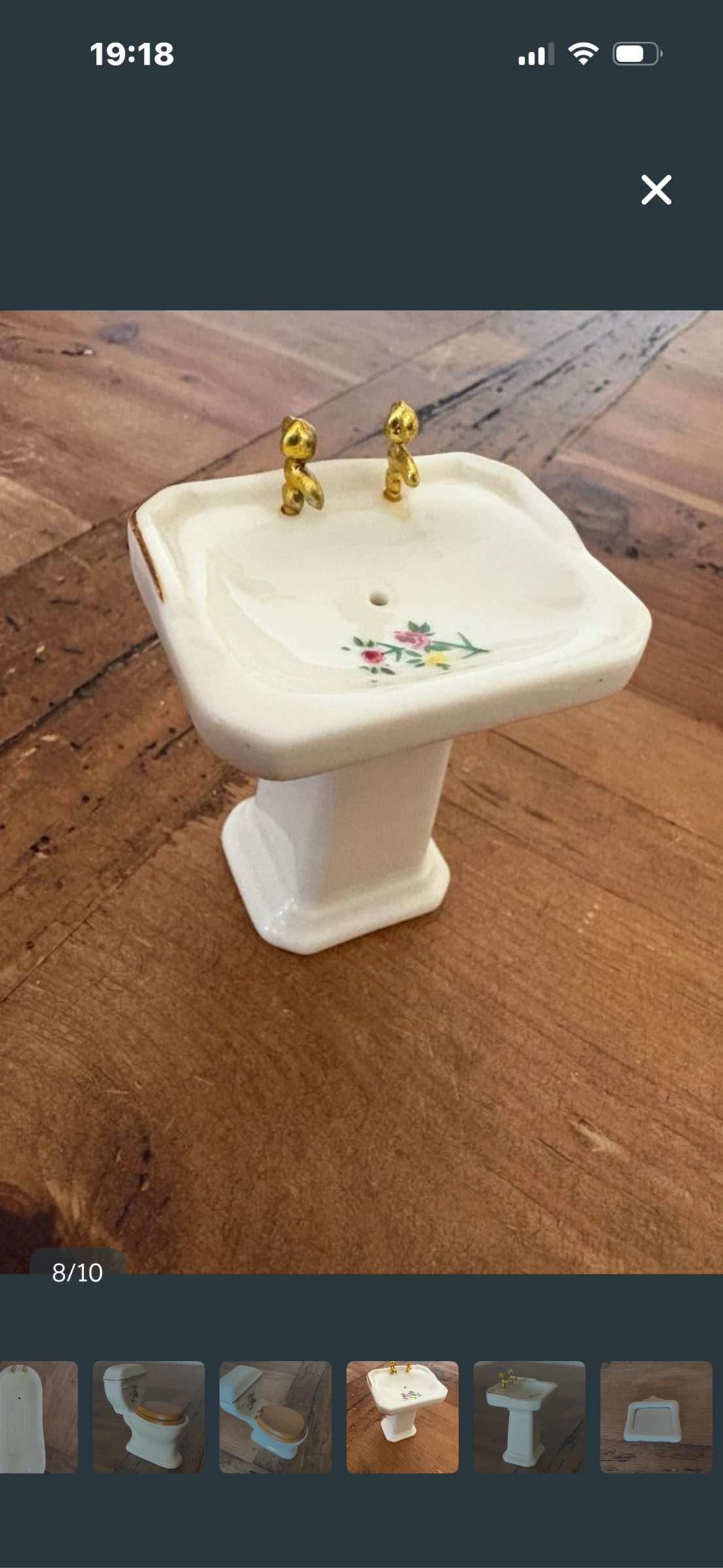 Porcelain bathroom: sink, bathtub, toilet and mirror – photo 8